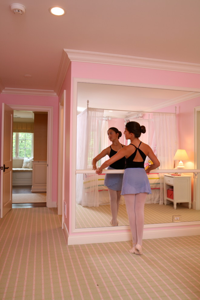 Photo of a mid-sized traditional kids' bedroom for kids 4-10 years old and girls in Chicago with pink walls and carpet.