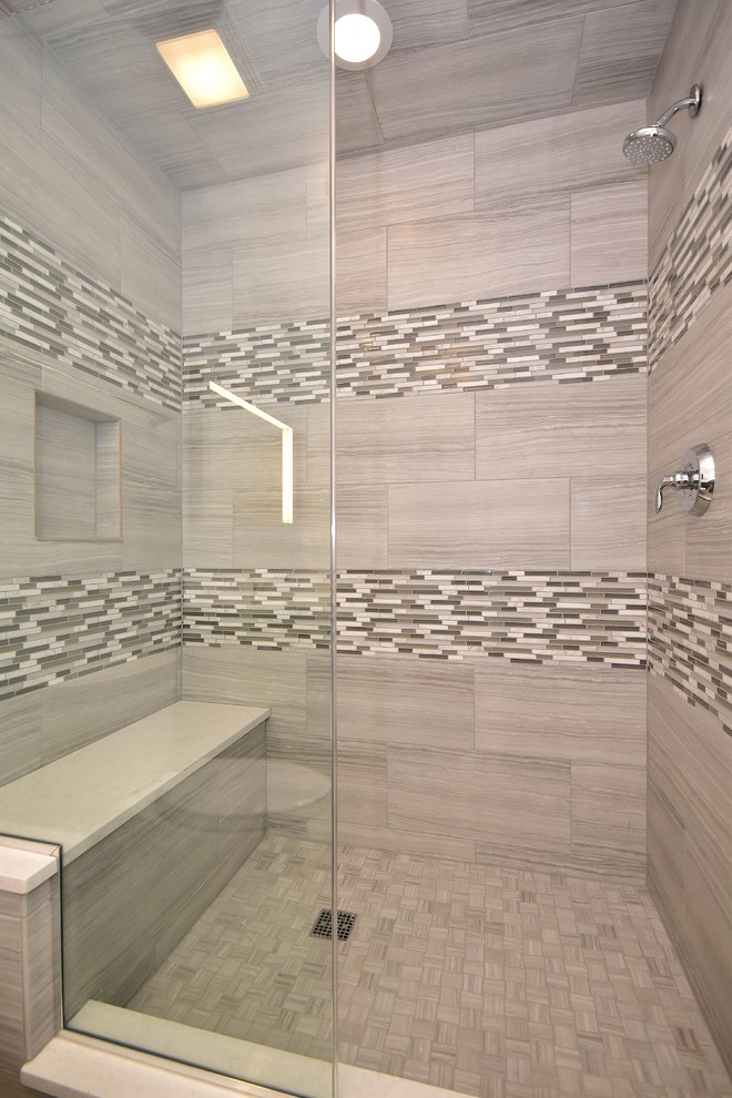 Inspiration for a transitional home design remodel in Chicago