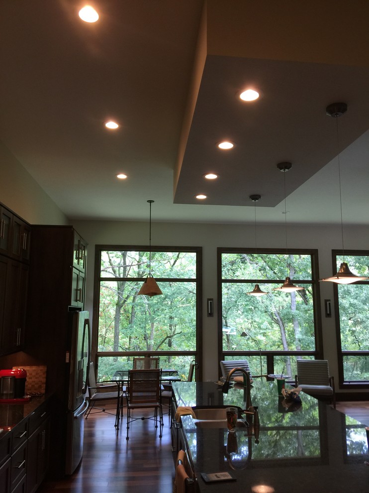 Example of a transitional kitchen design in Chicago