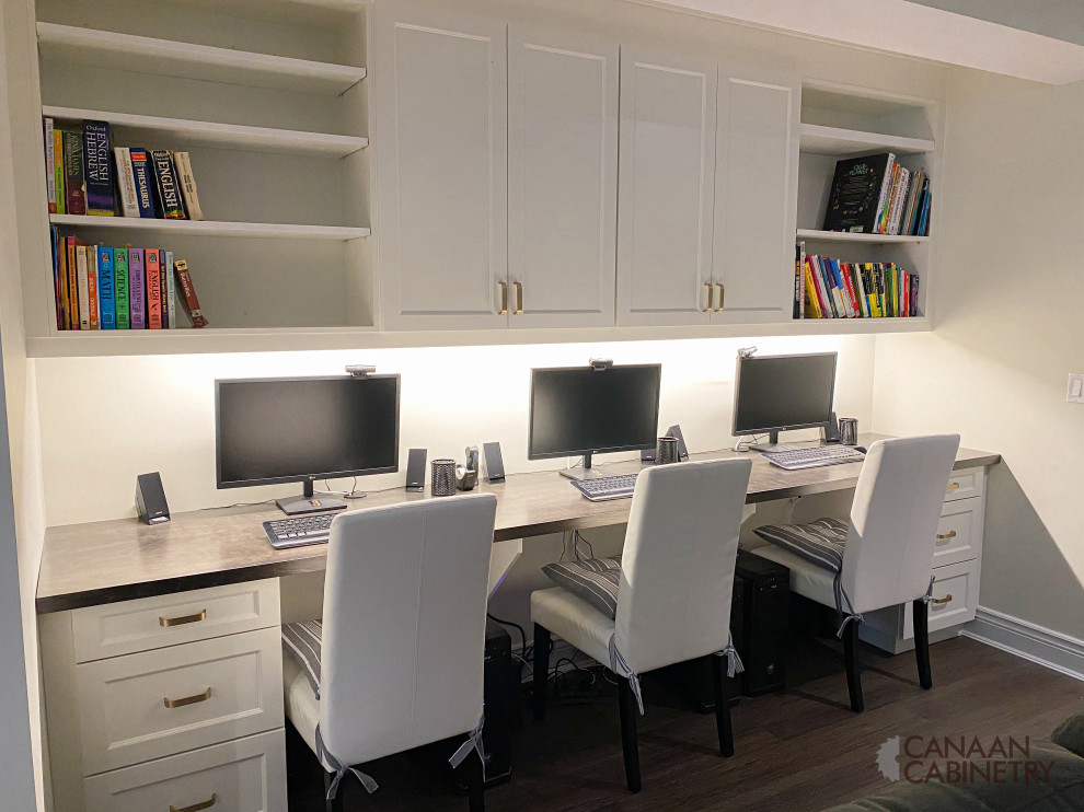 Inspiration for a transitional home design remodel in Toronto