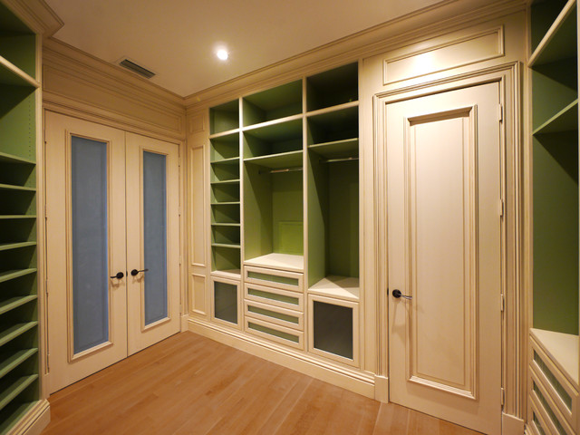 Custom Walk-In Master Closet ankleidezimmer