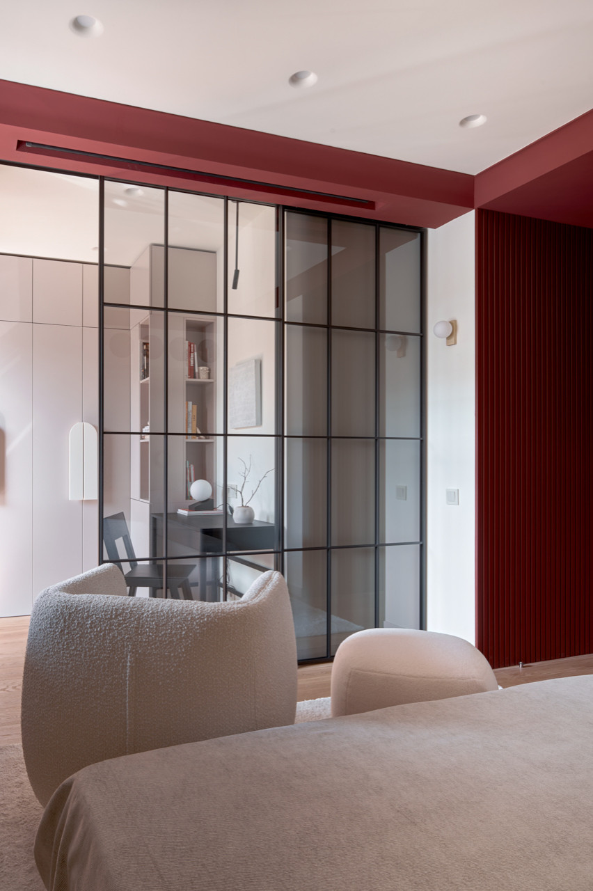 Спальня с багровым порталом