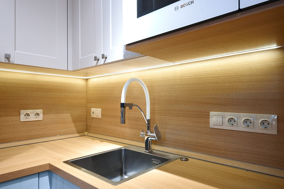 Кухня из эмали и шкаф для хранения