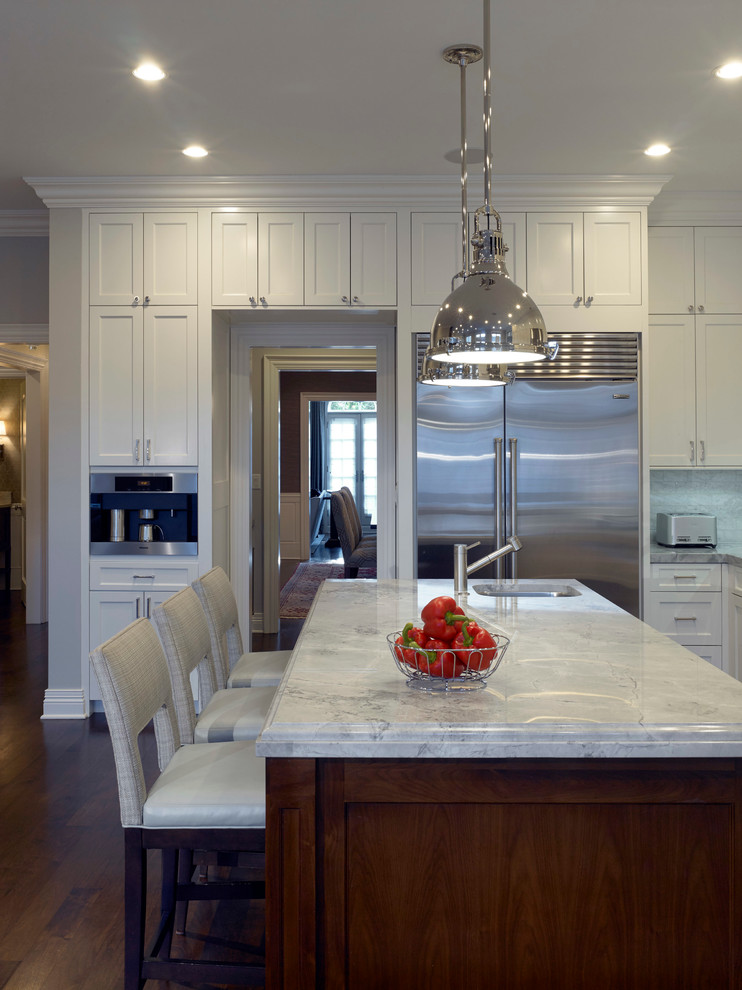 Design ideas for a large transitional u-shaped open plan kitchen in Chicago with an undermount sink, recessed-panel cabinets, white cabinets, grey splashback, stone tile splashback, stainless steel appliances, dark hardwood floors and with island.