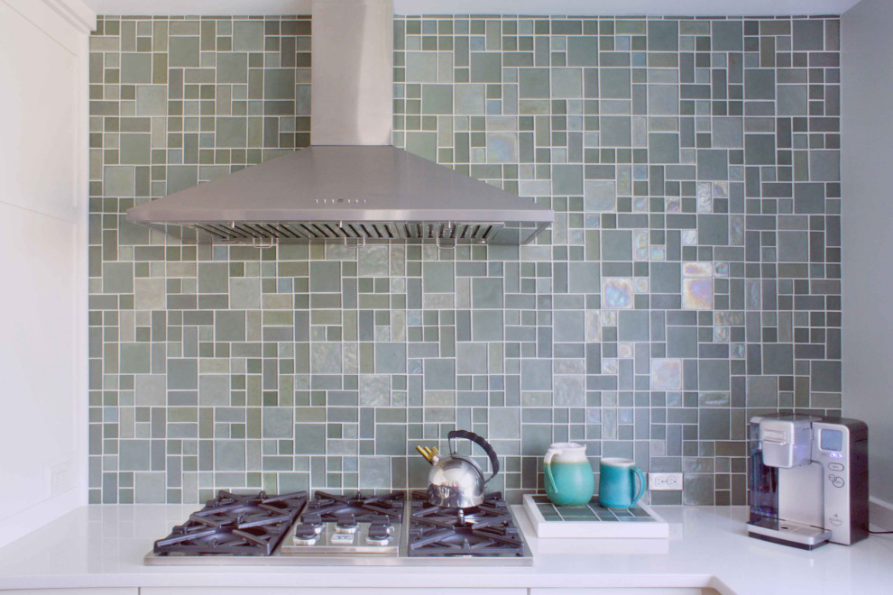 Kitchen - kitchen idea in Richmond