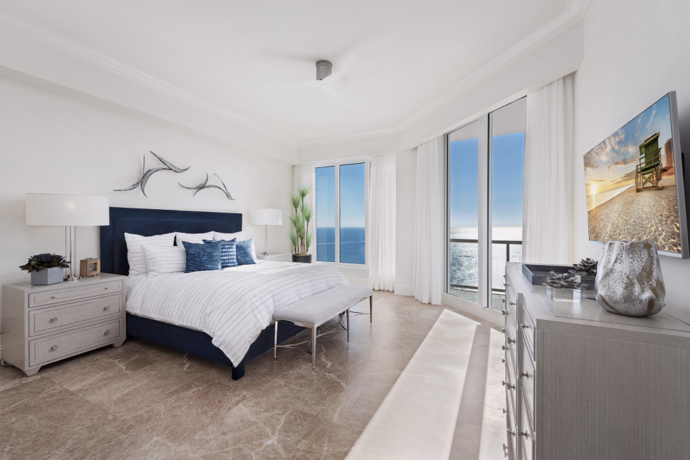 Example of a transitional home design design in Miami