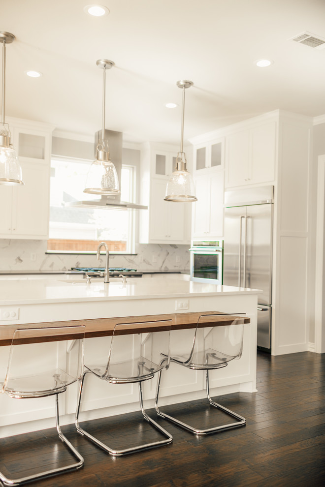 Example of a minimalist kitchen design in Dallas