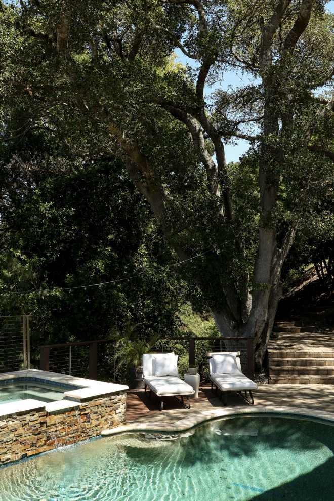 Transitional pool photo in San Francisco