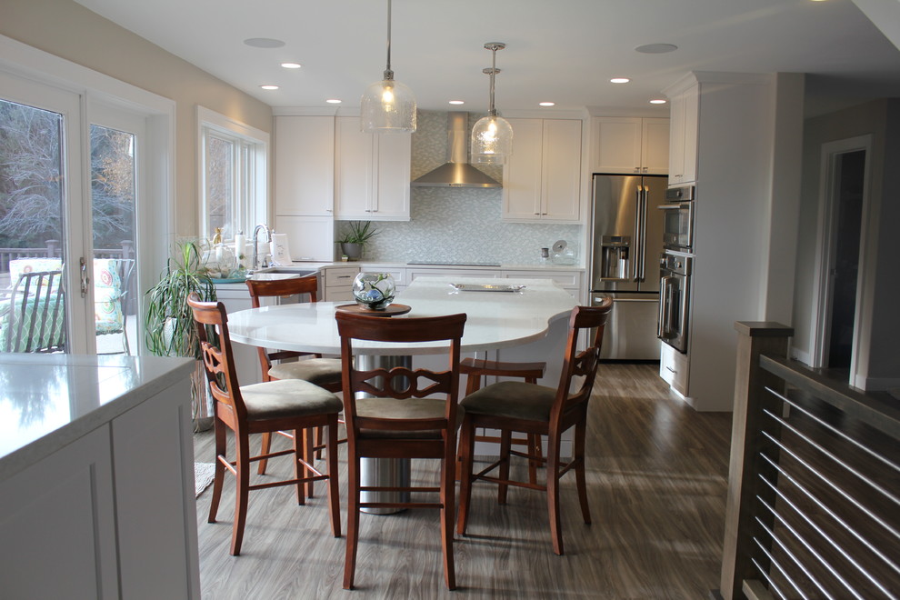 Transitional home design photo in Cedar Rapids