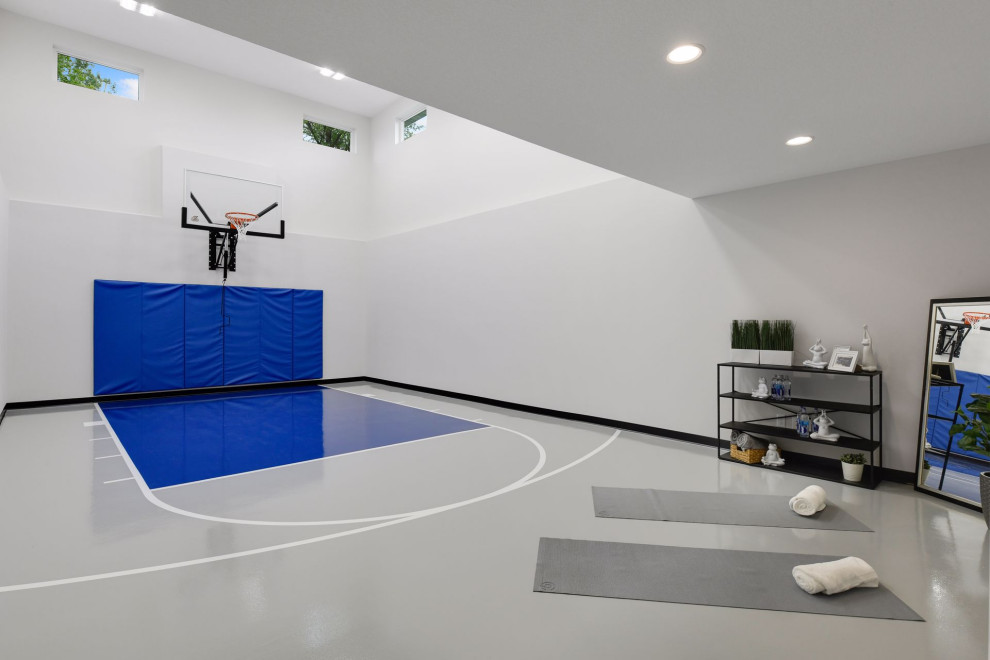 Inspiration for a transitional home gym in Minneapolis.
