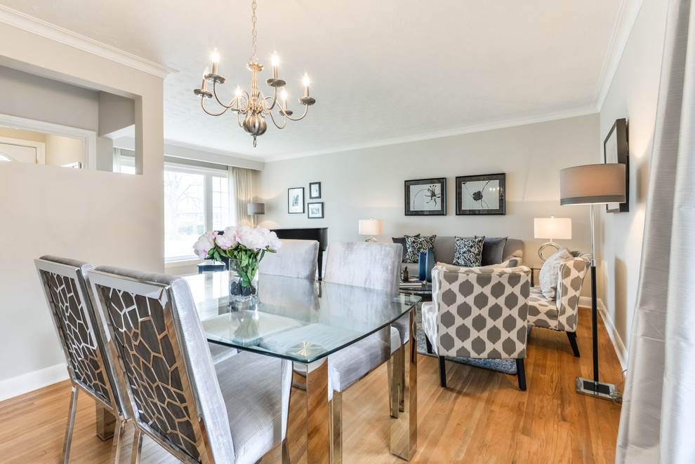 Dining room - transitional dining room idea in Toronto