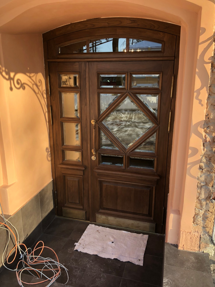 Двери входные исторические