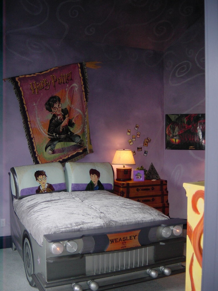 Photo of a mid-sized traditional gender-neutral kids' bedroom for kids 4-10 years old in Atlanta with purple walls and carpet.