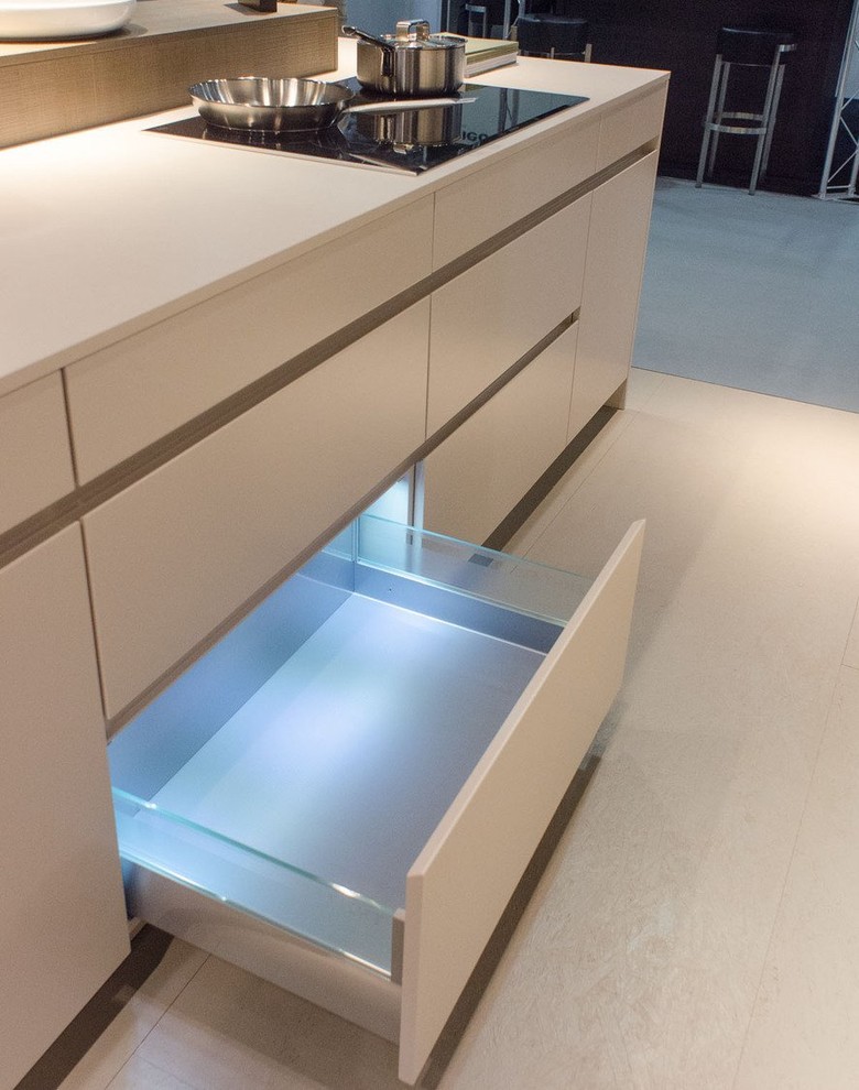 Kitchen - modern kitchen idea