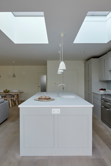 Claygate Handleless Shaker contemporaneo-cocina