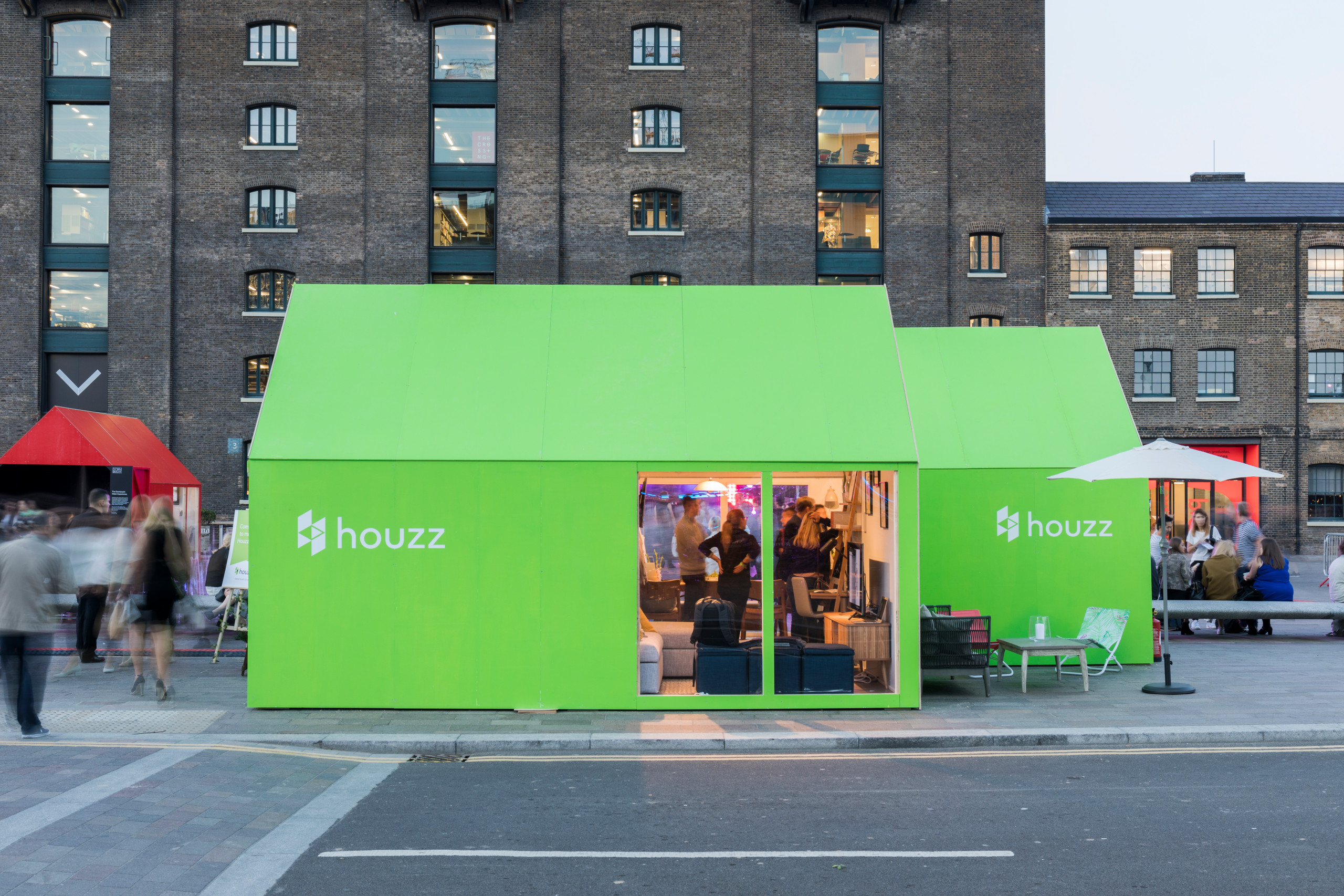 Houzz Tour: Small Space Living and Clever Design in a Tiny SmartHouzz ...