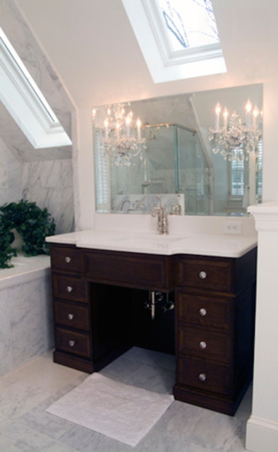 Marble Master Bath klassisk-badrum