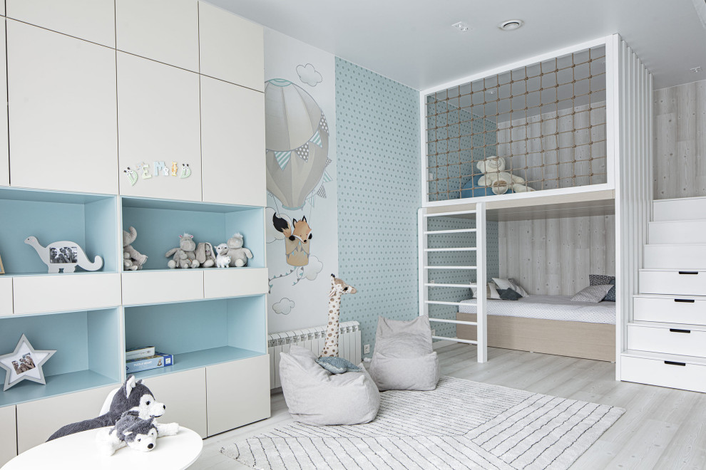 Большой красивый белый дом