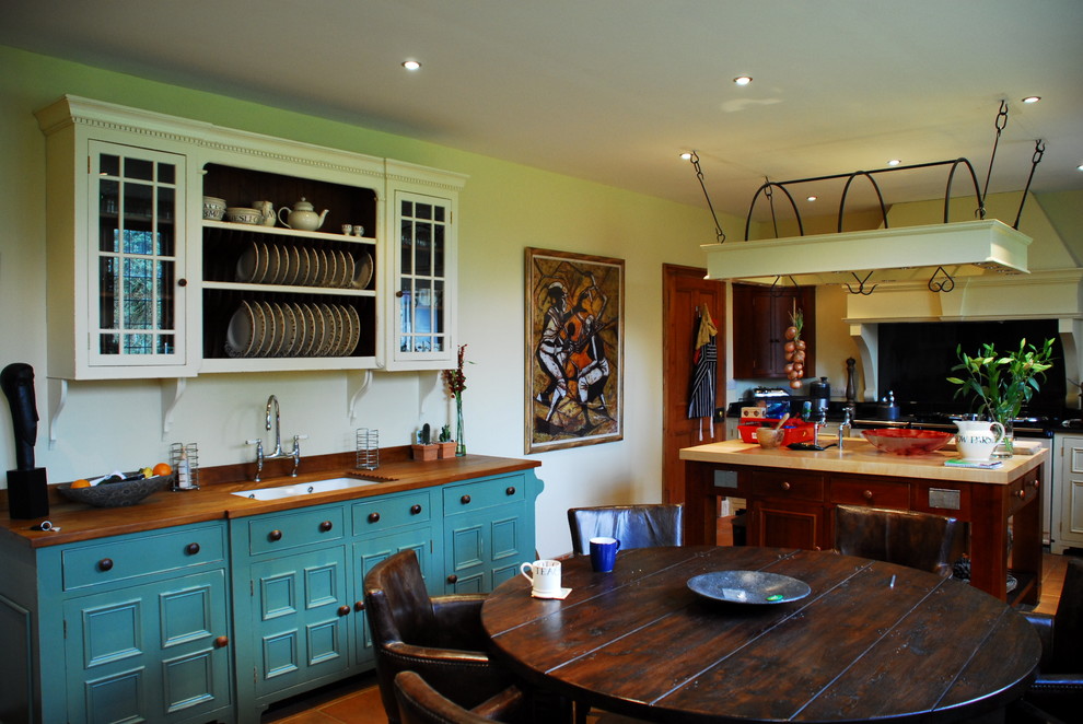 This is an example of a country kitchen in Edinburgh.