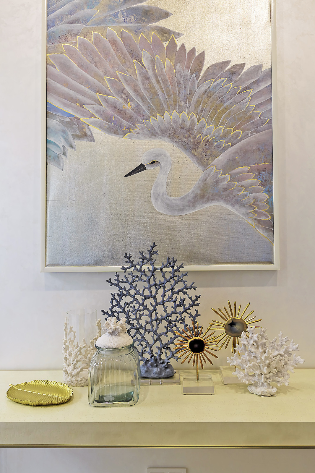 картина в холле над консолью