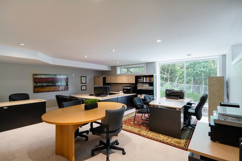 Home design - transitional home design idea in Ottawa