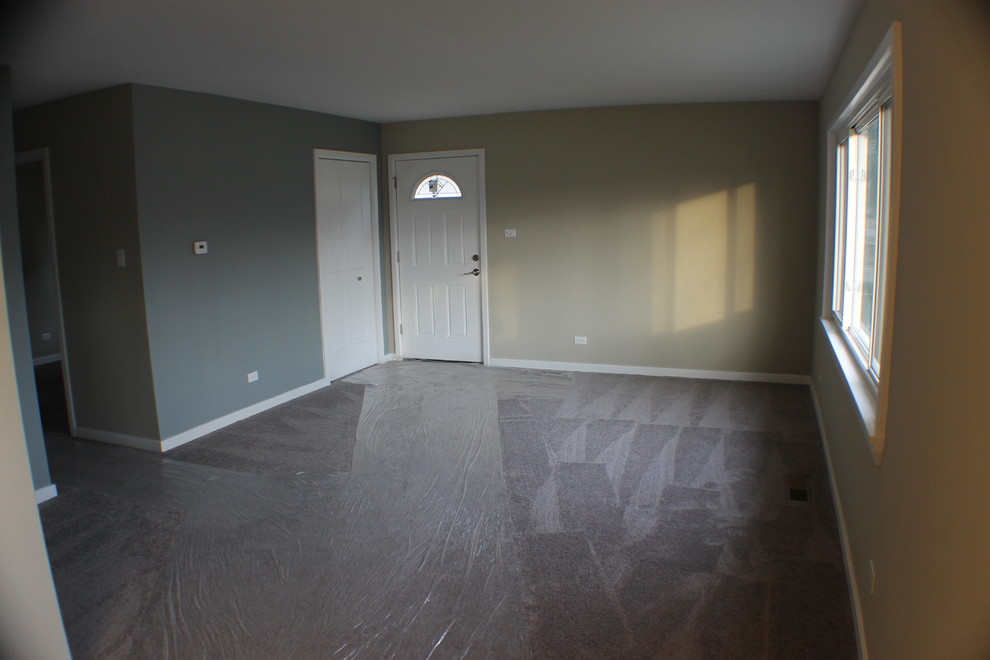 Inspiration for a transitional home design remodel in Chicago