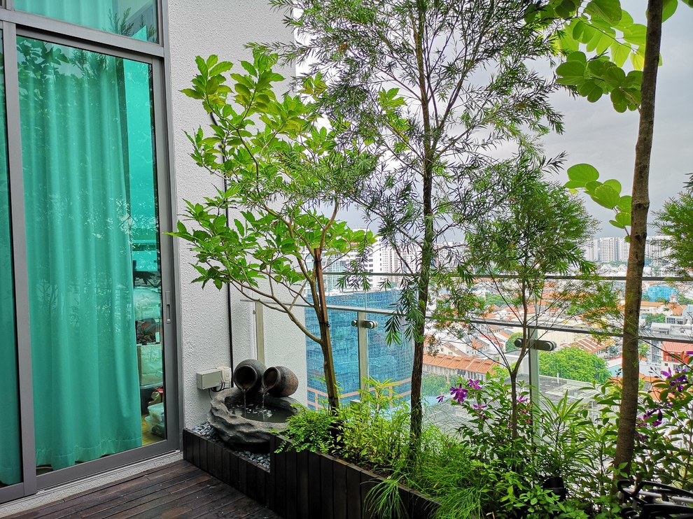 Design ideas for a modern balcony in Singapore.
