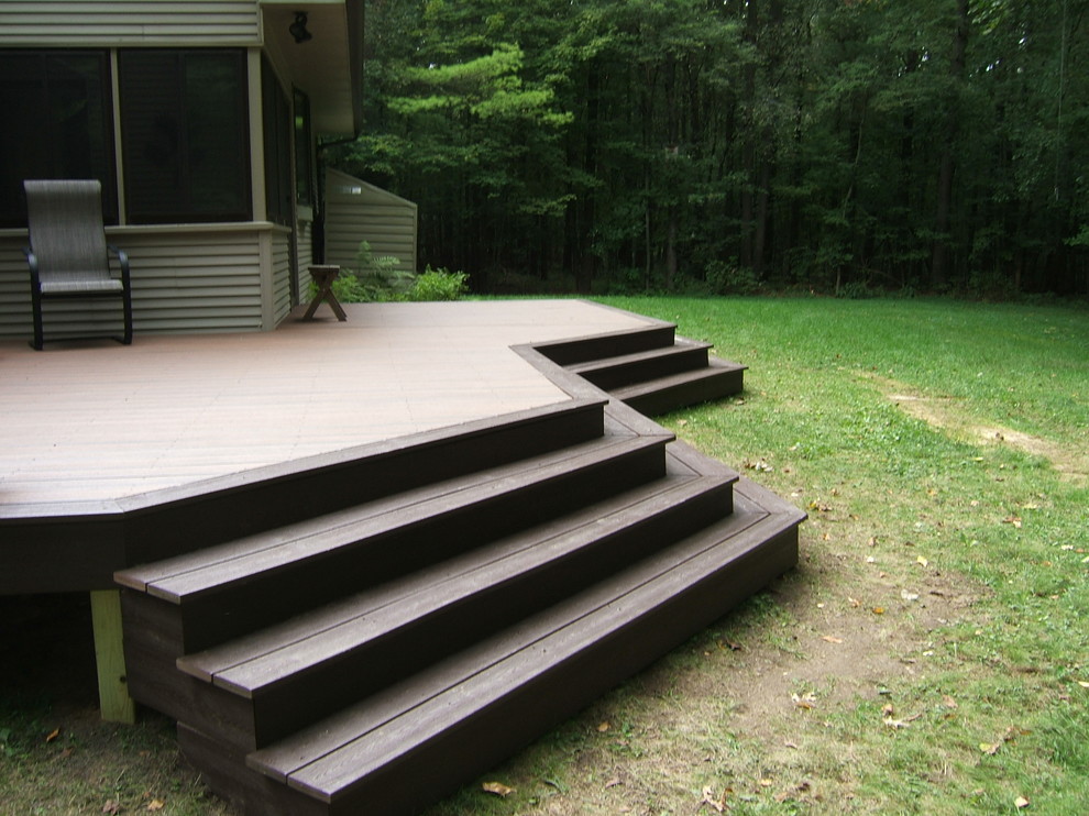 Inspiration for a transitional deck remodel in Grand Rapids