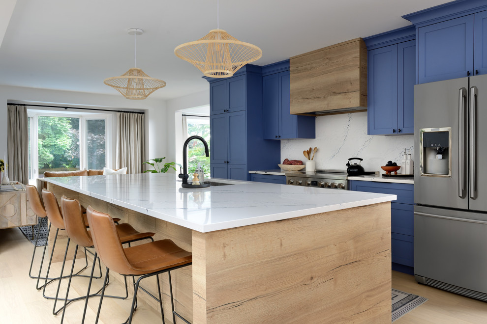 Transitional kitchen photo in Toronto