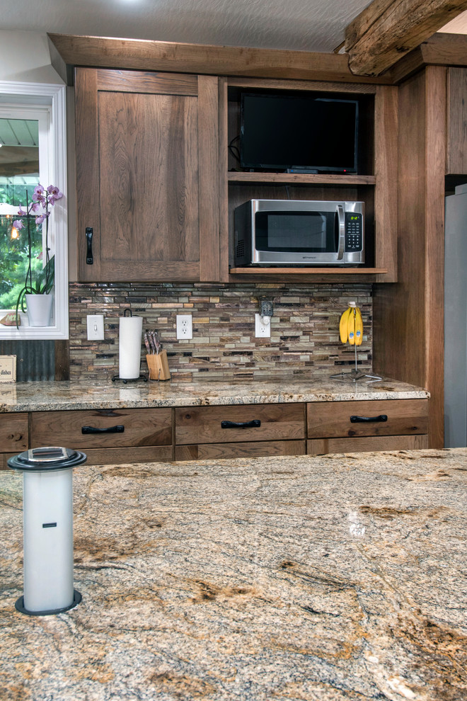 Example of a transitional kitchen design in Columbus