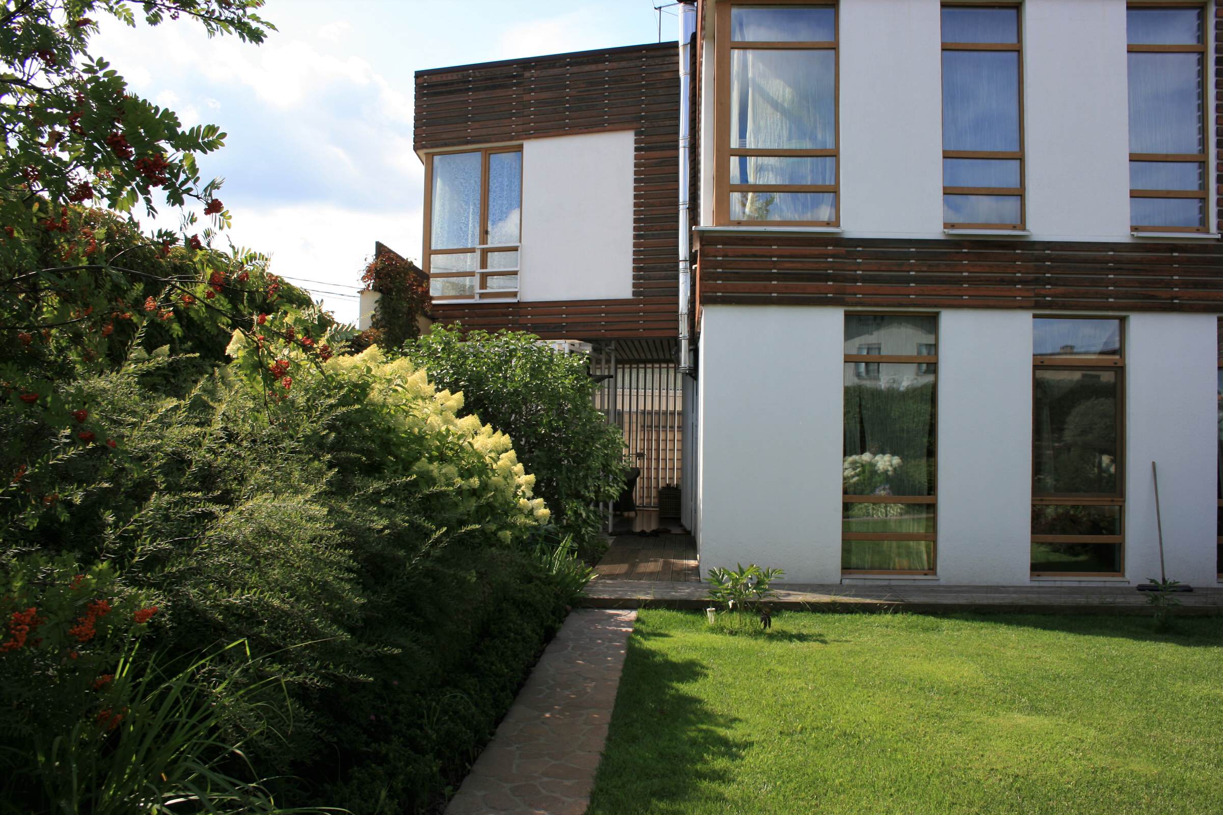 Сад в Летово