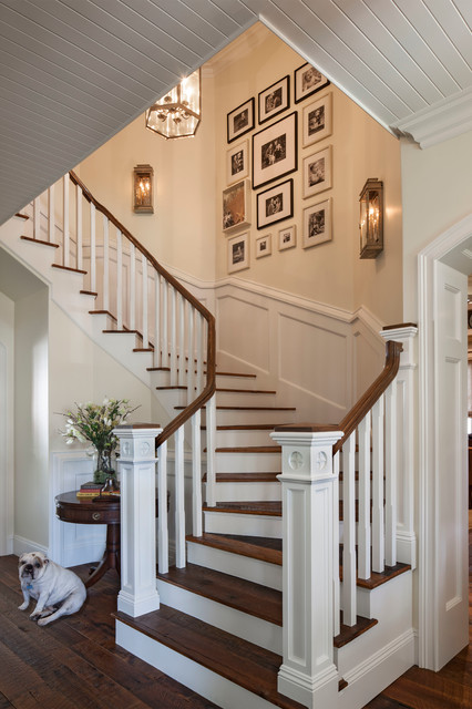 Cape Cod costero-escalera