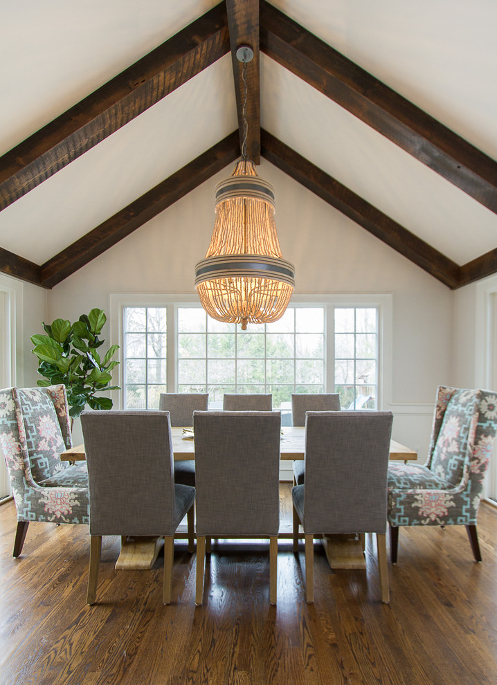 This is an example of a transitional dining room in Orlando.