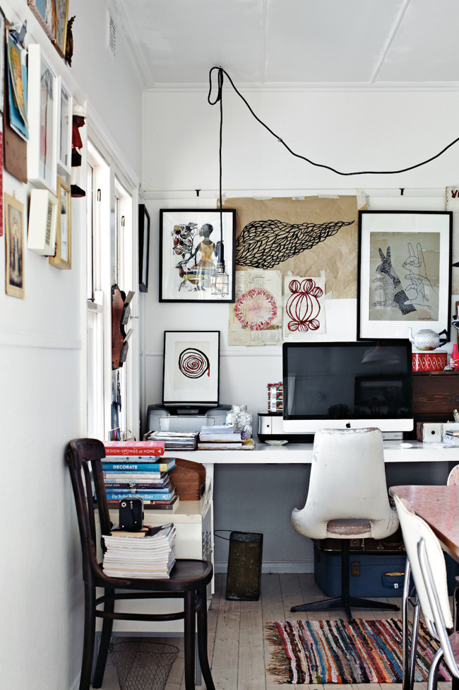 Inspiration for a traditional home office in Melbourne.