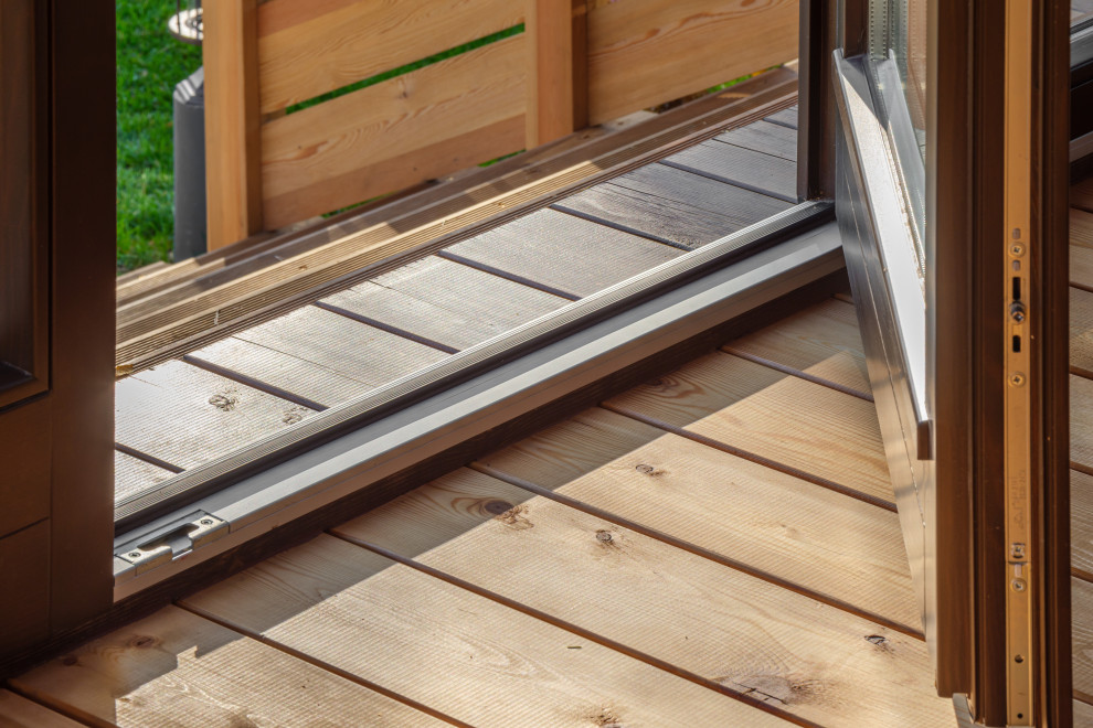 Остекление дома, веранды и гаража деревянными окна из сосны