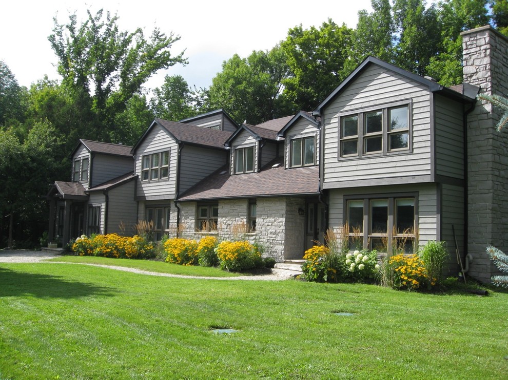 Inspiration for a rustic home design remodel in Toronto