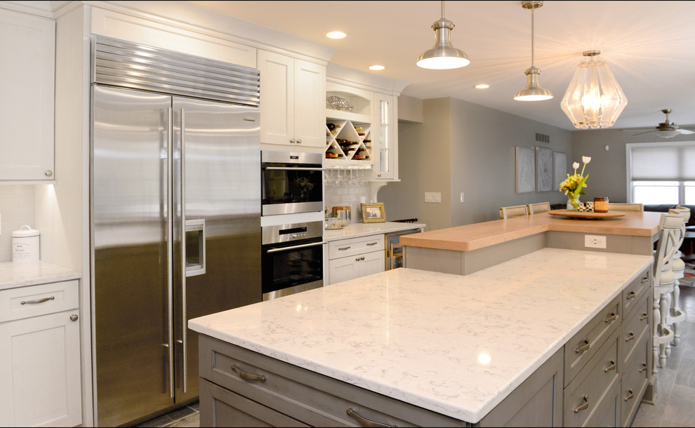 Kitchen - transitional kitchen idea in New York