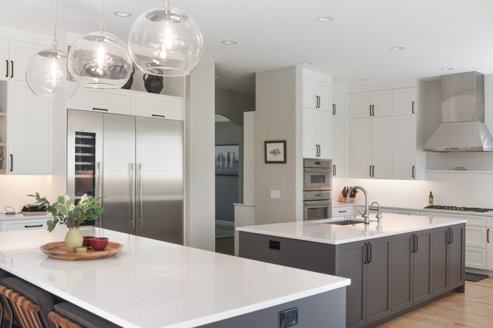 Kitchen - transitional kitchen idea in Denver
