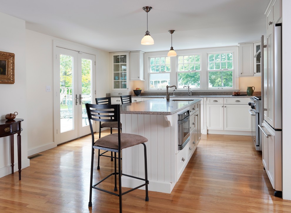 This is an example of a traditional kitchen in Providence.