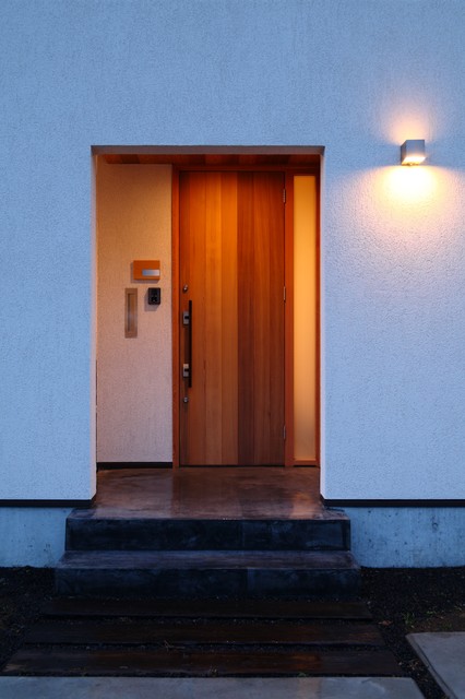 上田の家　玄関ポーチ contemporain-entree