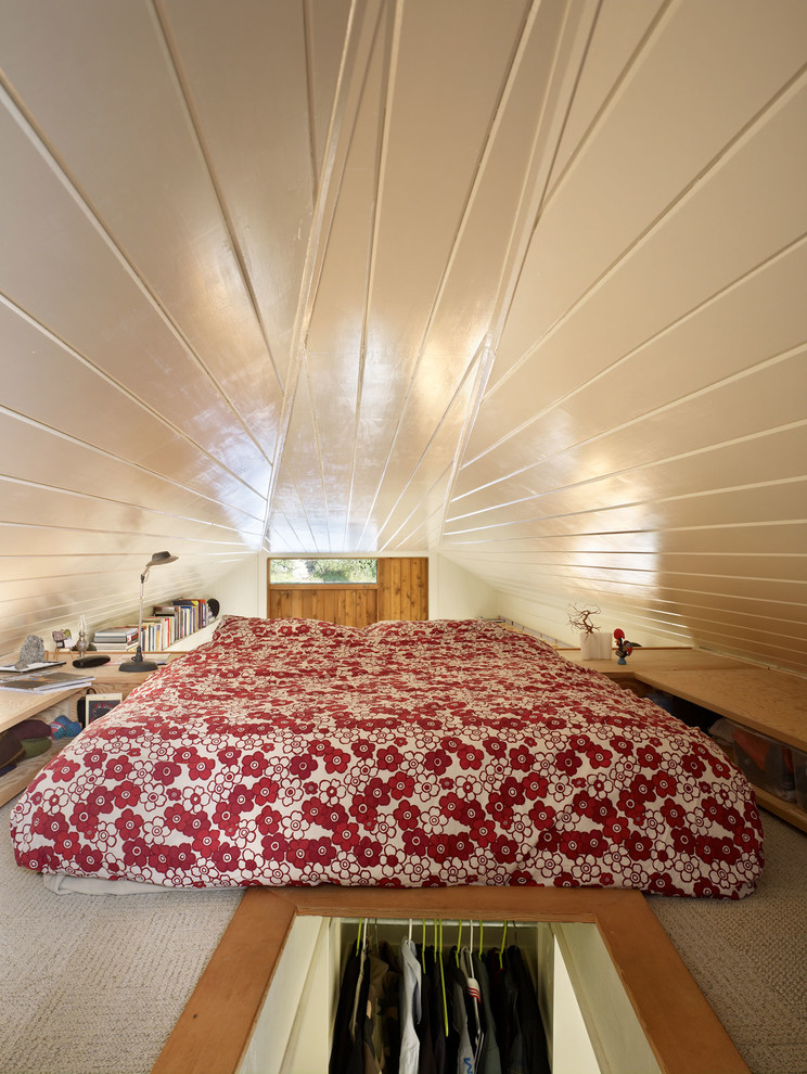 Bedroom - transitional bedroom idea in Seattle