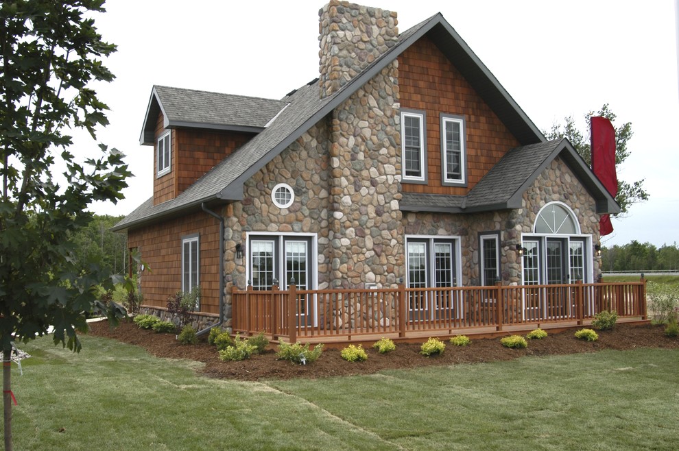Example of an arts and crafts exterior home design in Toronto