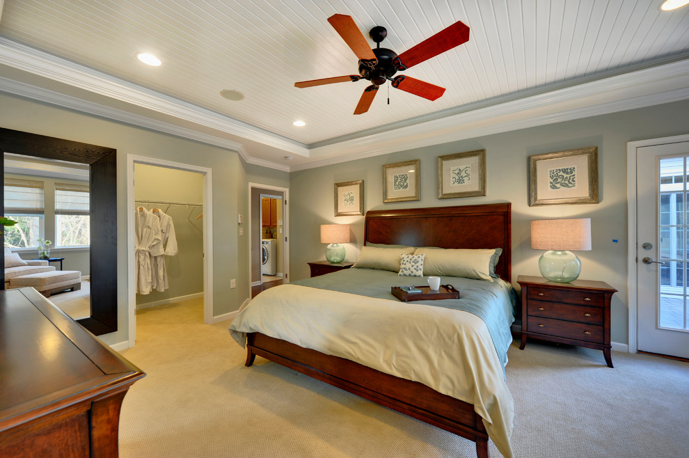 Bedroom - traditional bedroom idea in Philadelphia