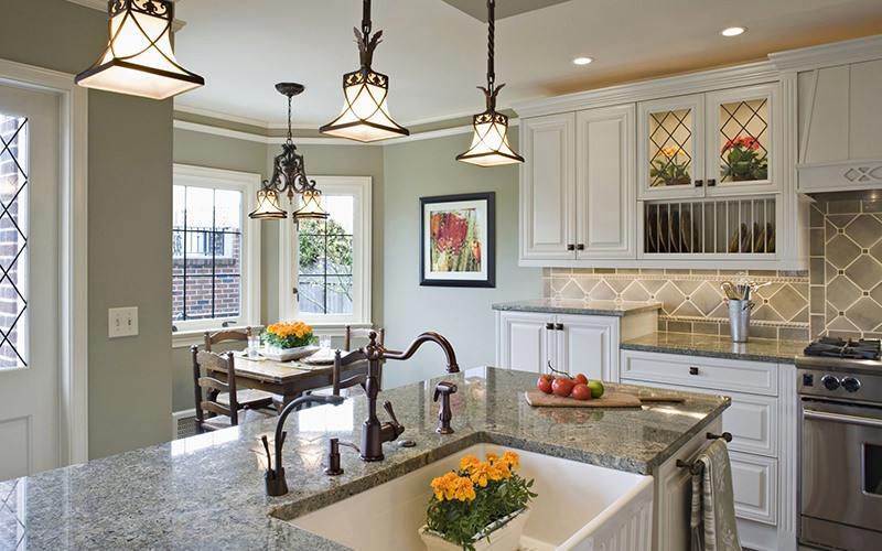 Transitional kitchen photo in Chicago