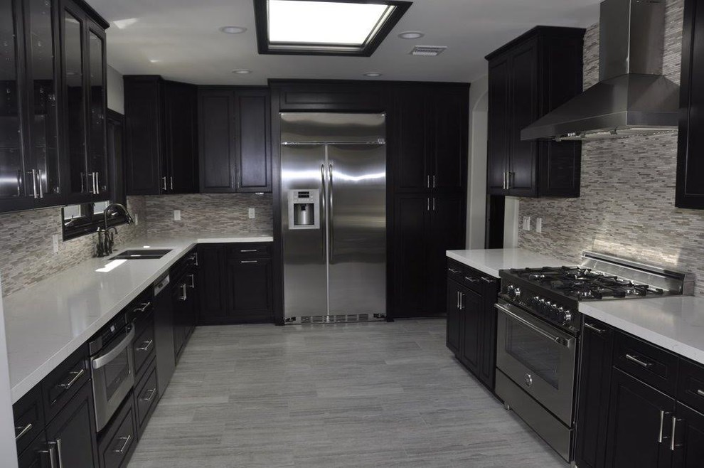 Inspiration for a transitional kitchen remodel in Los Angeles