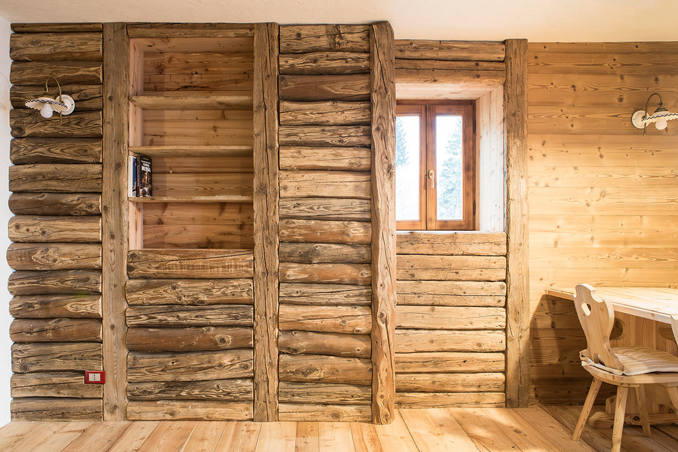 Home design - rustic home design idea in Venice