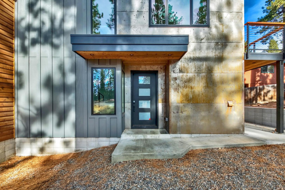 Entryway - rustic entryway idea