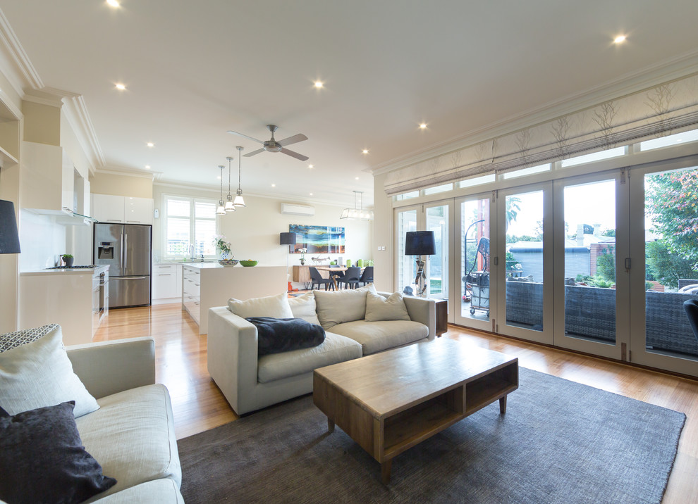 This is an example of a contemporary living room in Melbourne.