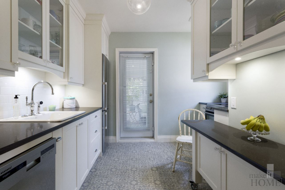 Kitchen - transitional kitchen idea