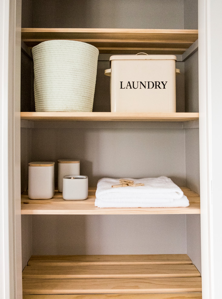 Inspiration for a contemporary laundry room in Auckland.